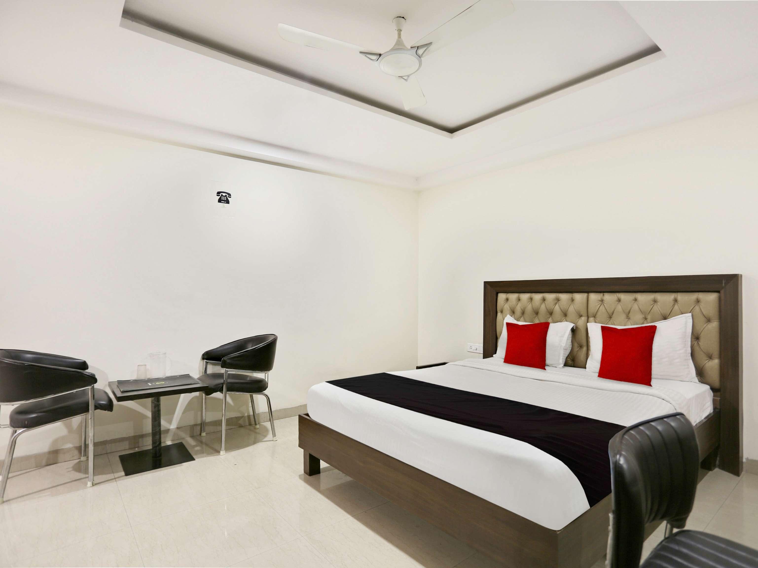 Townhouse Halcyon Deccan Inn Near Shilparamam Kondapur  Экстерьер фото
