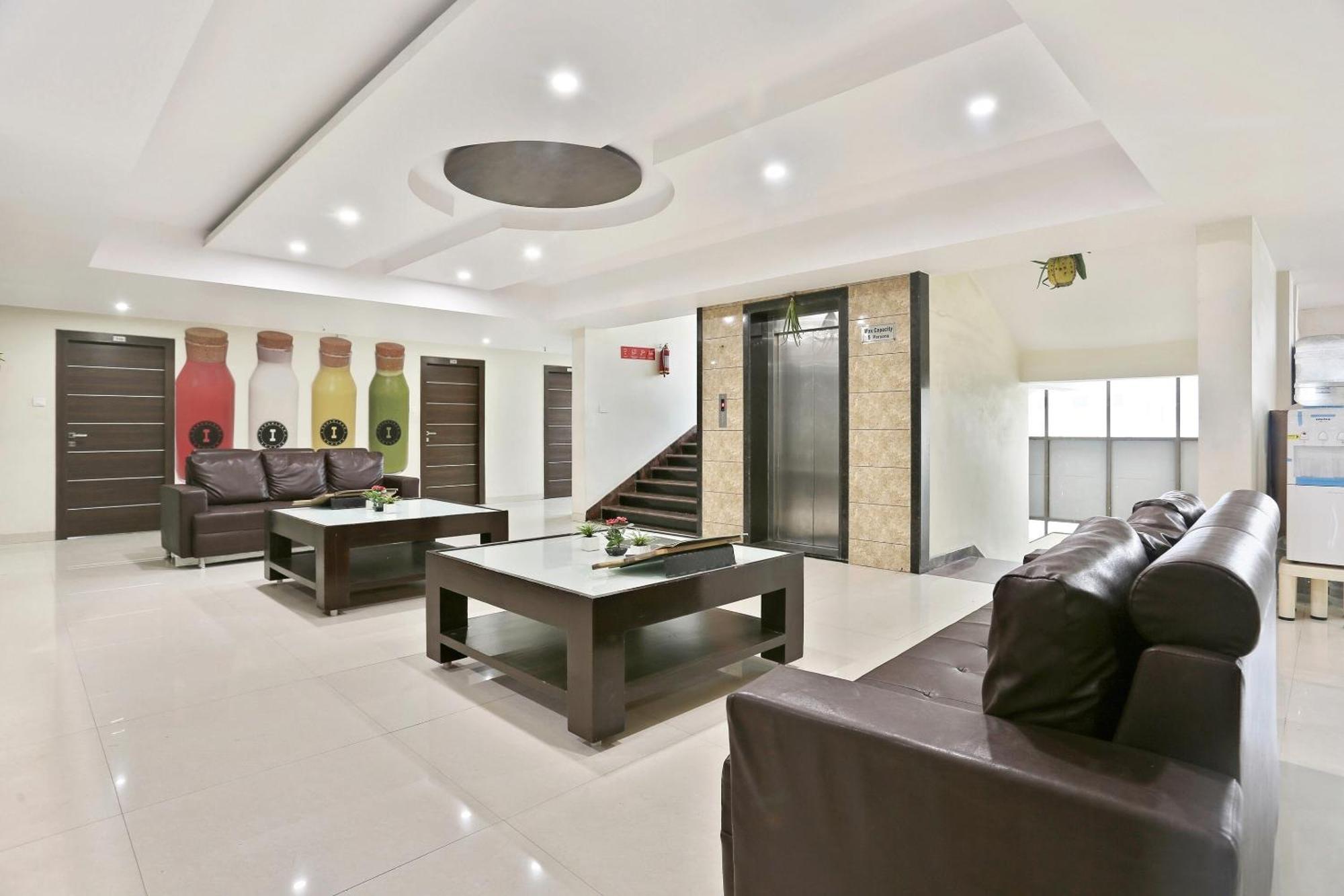 Townhouse Halcyon Deccan Inn Near Shilparamam Kondapur  Экстерьер фото