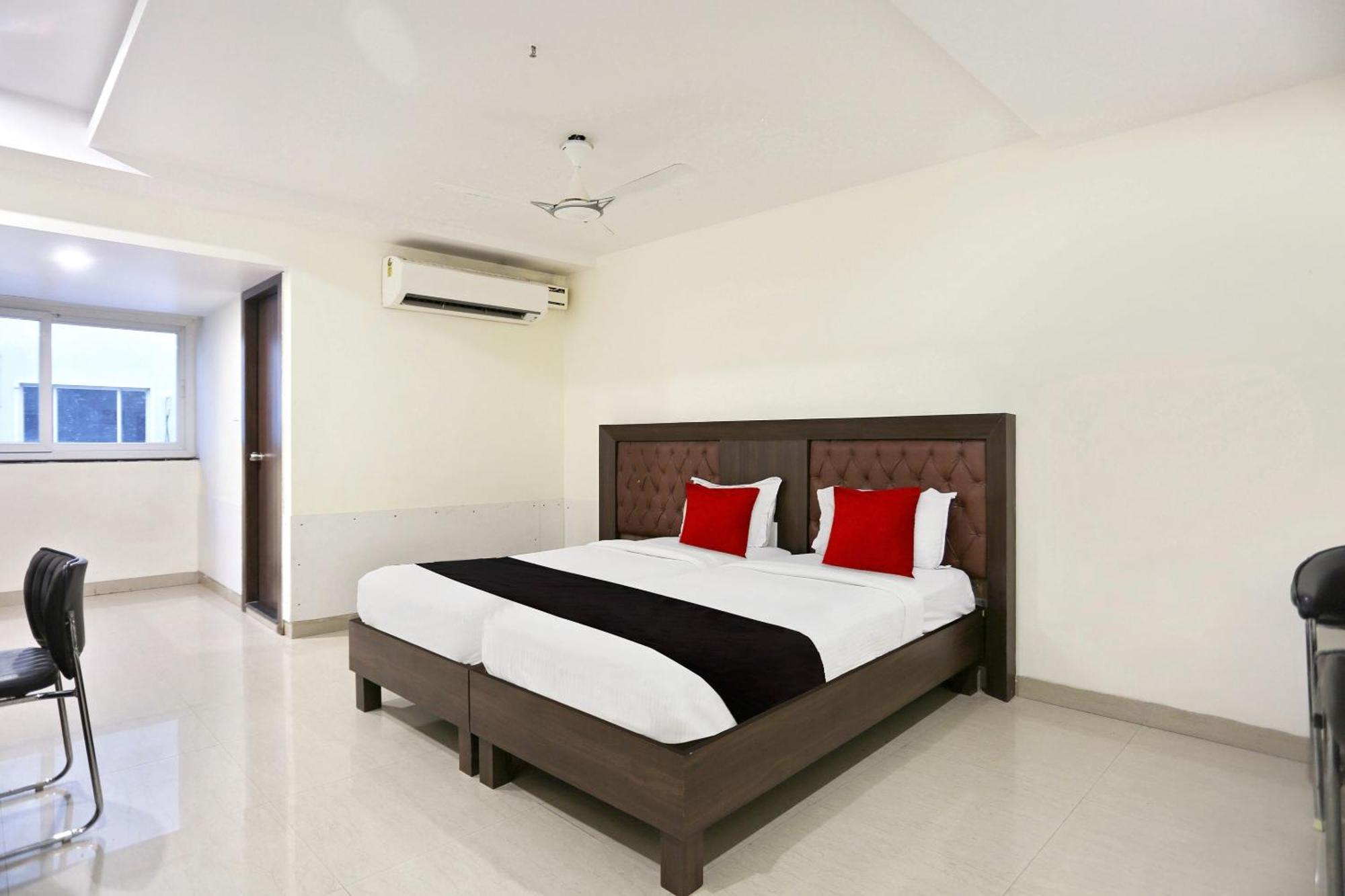 Townhouse Halcyon Deccan Inn Near Shilparamam Kondapur  Экстерьер фото