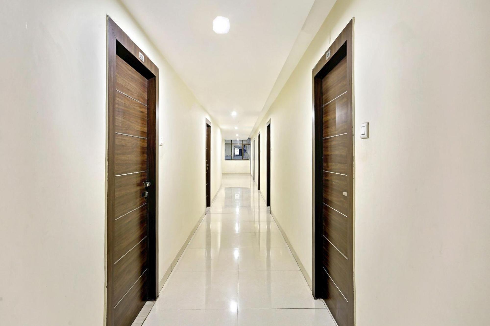 Townhouse Halcyon Deccan Inn Near Shilparamam Kondapur  Экстерьер фото