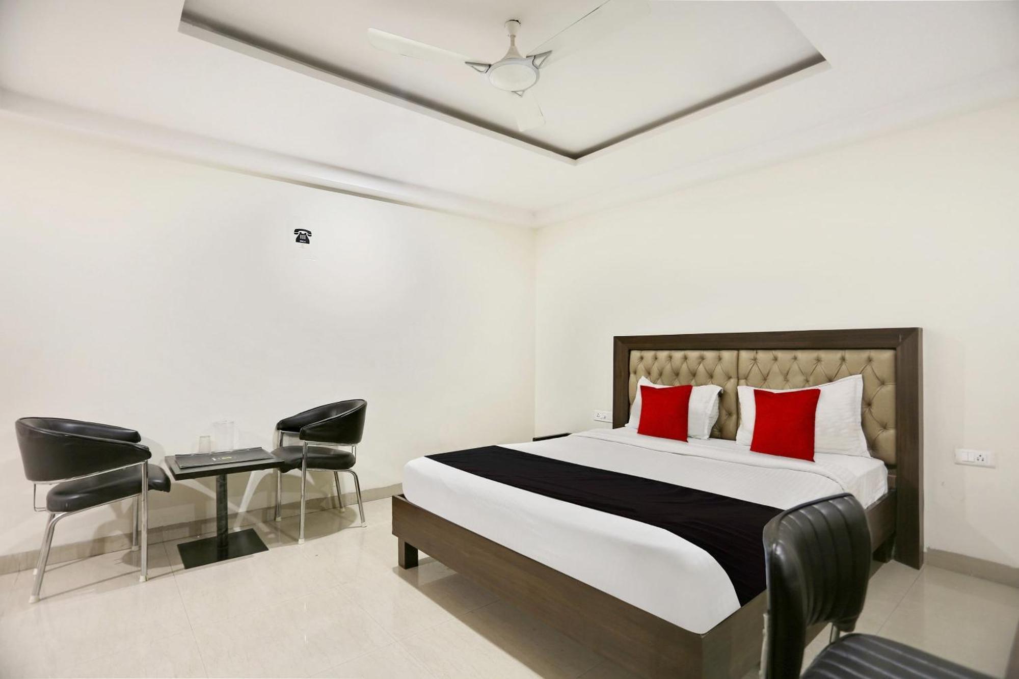 Townhouse Halcyon Deccan Inn Near Shilparamam Kondapur  Экстерьер фото